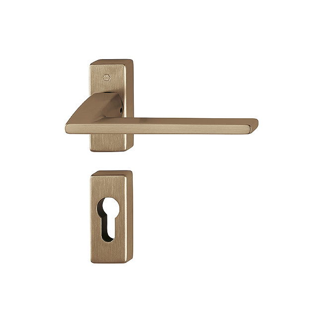 Garnitures pour portes à profil