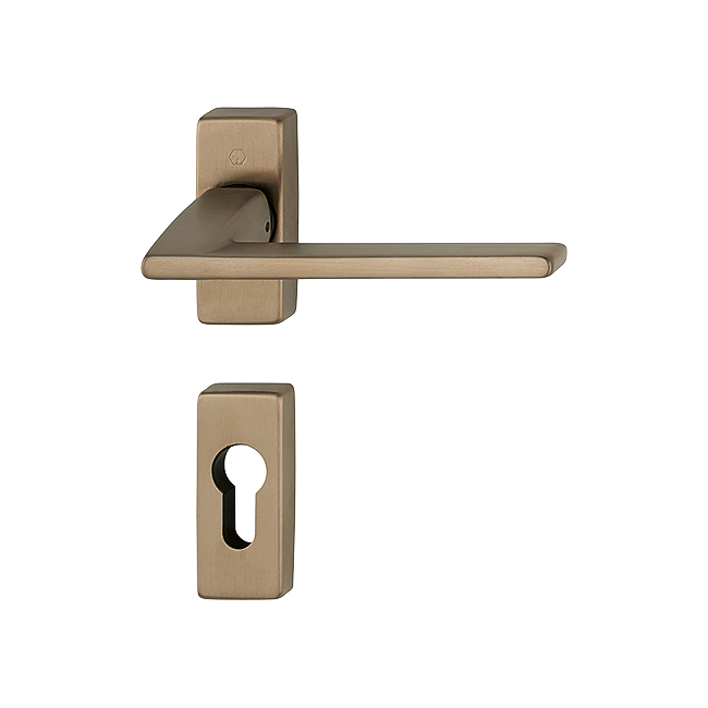 Garnitures pour portes à profil