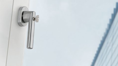 Nouveauté pour les bâtiments tertiaires : Poignées de fenêtre des lignes Amsterdam et Paris disponibles avec de nouvelles technologies.