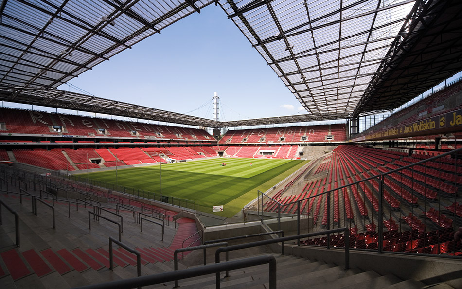 El F. C. Colonia quiere aumentar aún más la capacidad del estadio: En tres años comenzará una ampliación a 75.000 localidades. El F. C. Colonia quiere aumentar aún más la capacidad del estadio: En tres años comenzará una ampliación a 75.000 localidades.
