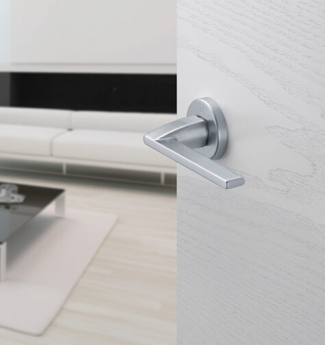 Juego de manillas HOPPE para puertas interiores, línea Bergamo, F41-R cromo satinado – Resista Juego de manillas HOPPE para puertas interiores, línea Bergamo, F41-R cromo satinado – Resista