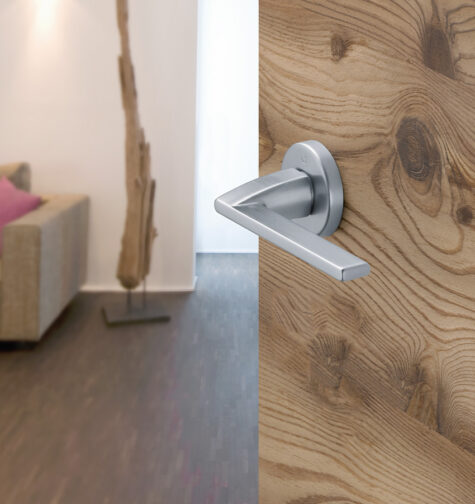 Juego de manillas HOPPE para puertas interiores, línea Bergamo, F41-R cromo satinado – Resista Juego de manillas HOPPE para puertas interiores, línea Bergamo, F41-R cromo satinado – Resista
