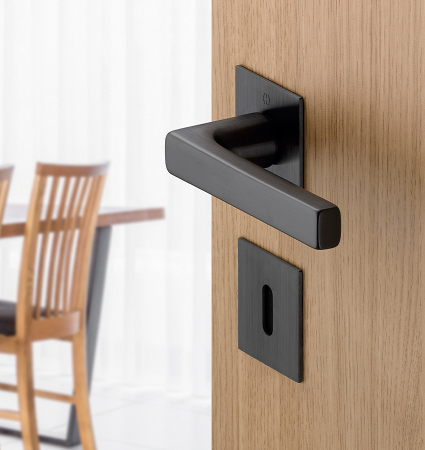 HOPPE Quick-FitPlus handle set with self adhesive handle rose and escutcheon HOPPE Quick-FitPlus handle set with self adhesive handle rose and escutcheon