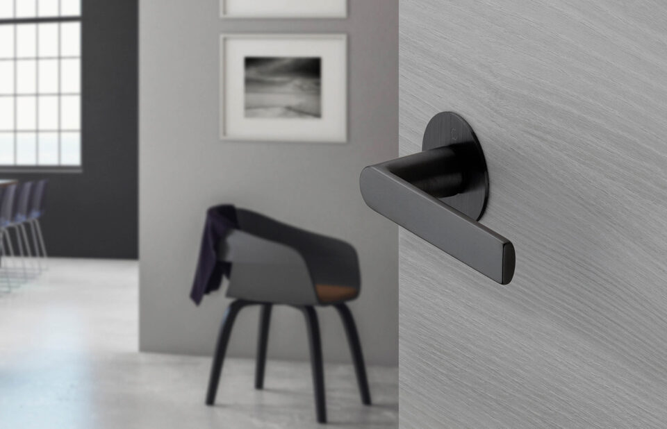 HOPPE door handle set on flat rose, Los Angeles series, F96-1-R satin black – Resista HOPPE door handle set on flat rose, Los Angeles series, F96-1-R satin black – Resista