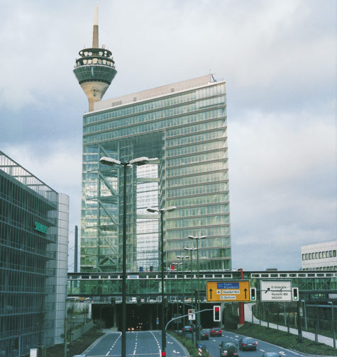 La porta della città di Düsseldorf